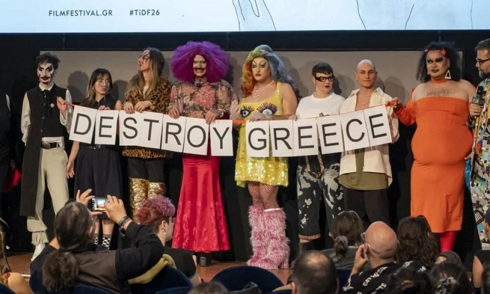 «Καλλιτεχνικά εξαμβλώματα» βλασφημούν και προτρέπουν: «Καταστρέψτε την Ελλάδα»